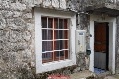 dobrota kamena kuća boka kotorska nekretnine kamin montenegro