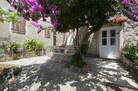 perast house sale boka kotorska kamin nekretnine real estate 