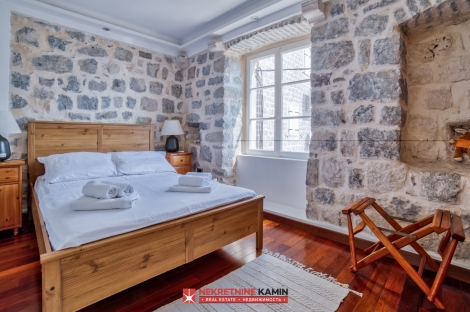 каменный дом вилла первая линия пераст продажа недвижимость зарубежом агенство камин будва черногория 