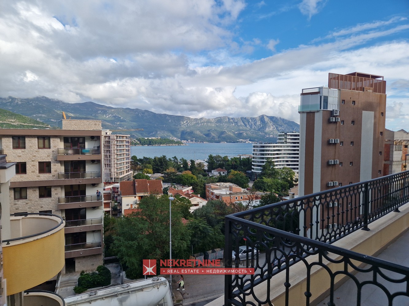 Dva jednosobna stana sa pogledom na more, Budva