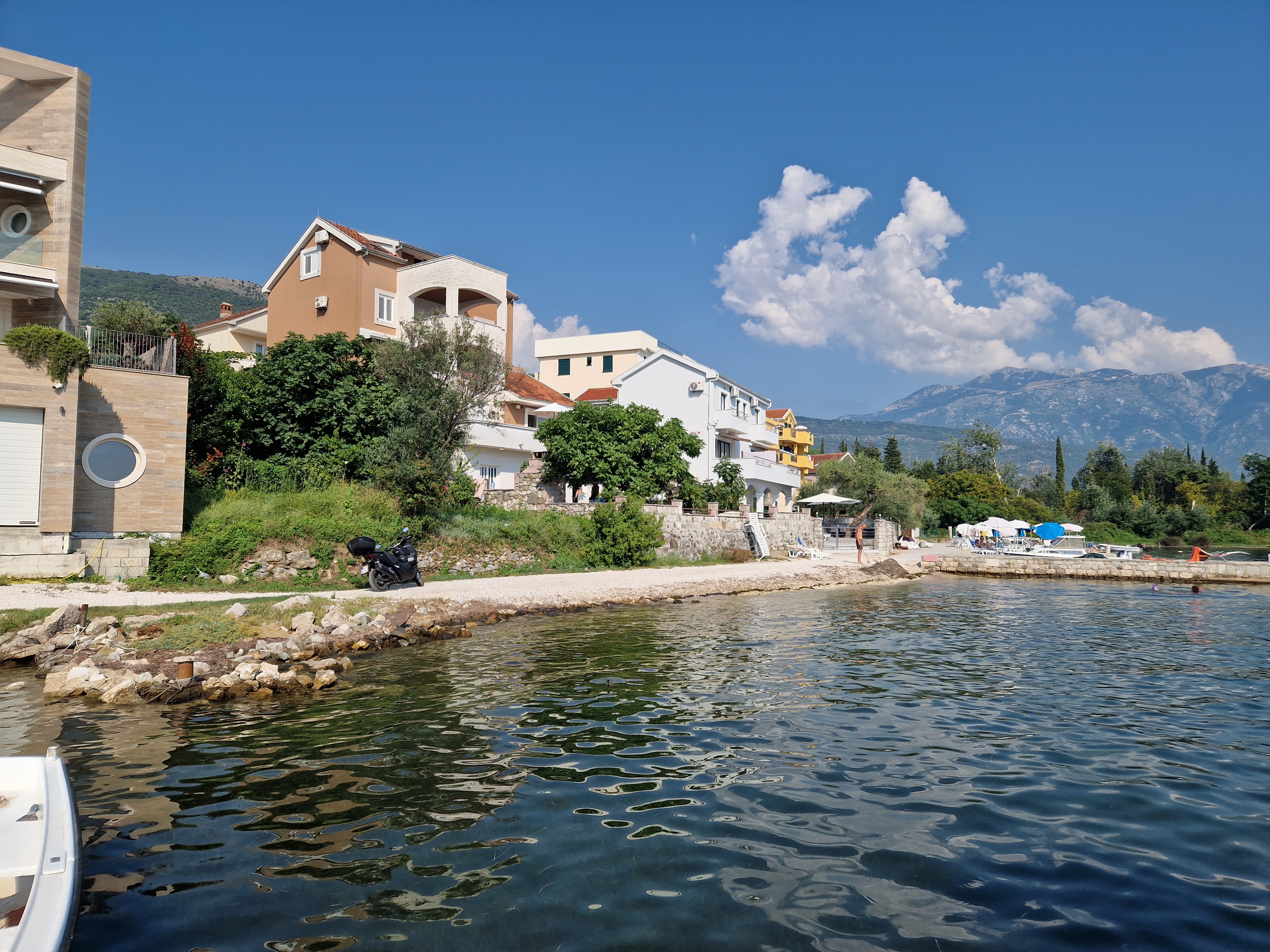 Urbanizovan plac na obali mora, Tivat