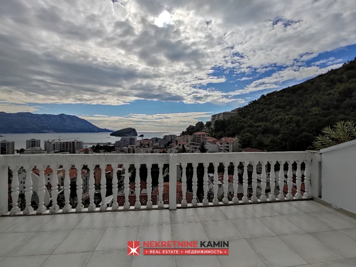 Dvosoban stan sa panoramskim pogledom na more, Budva